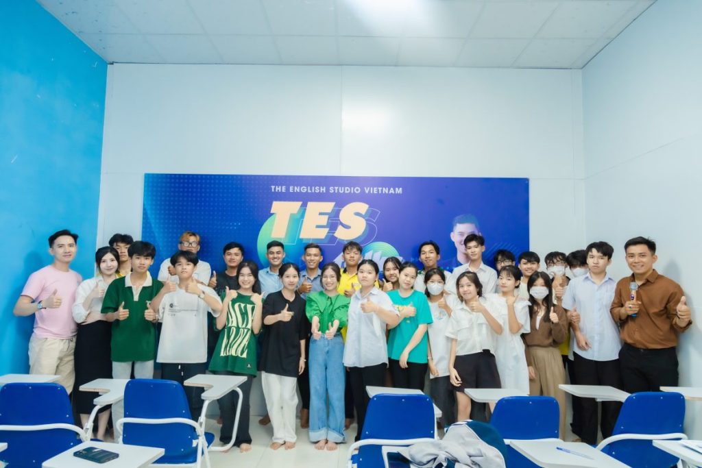 các thành viên trong khóa học hình ảnh học viên 3 hình ảnh học viên 2 hình ảnh học viên 1 hình ảnh học viên lộ trình học tại chương trình đào tạo cơ sở hòa bình cơ sở hòa hội cơ sở đội 5 yêu thương cơ sở hòa hiệp cải thiện khả năng giao tiếp với tuyển dụng Logo Trung Tâm Anh Ngữ The English Studio - The English Studio Vietnam