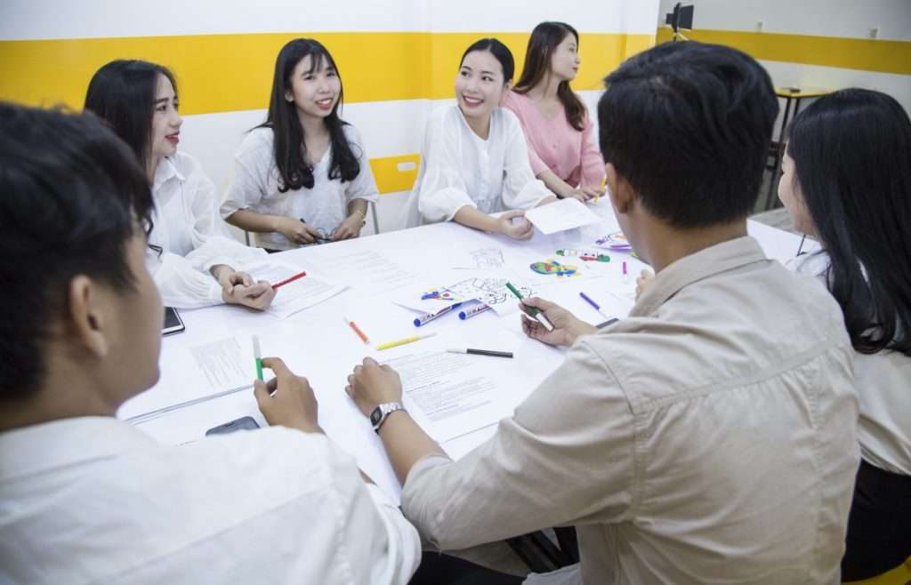 hình ảnh học viên 1 hình ảnh học viên lộ trình học tại chương trình đào tạo cơ sở hòa bình cơ sở hòa hội cơ sở đội 5 yêu thương cơ sở hòa hiệp cải thiện khả năng giao tiếp với tuyển dụng Logo Trung Tâm Anh Ngữ The English Studio - The English Studio Vietnam